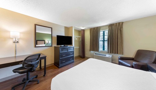 Deluxe Studio, 1 Queen Bed with Sofa bed, Non Smoking
