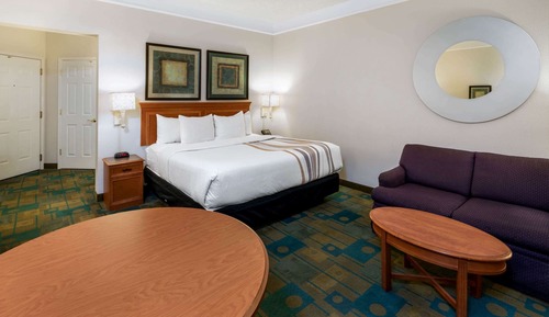 Deluxe Room, 1 King Bed, Non Smoking