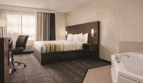 Suite, 1 King Bed, Non Smoking, Jetted Tub