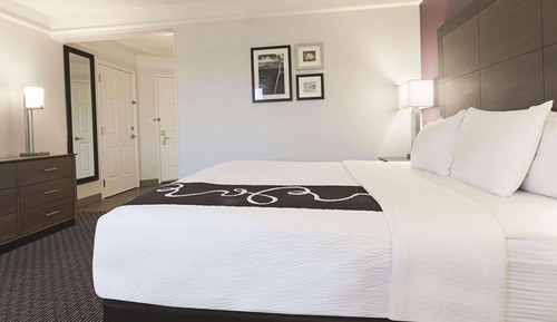 Suite, 1 King Bed, Non Smoking