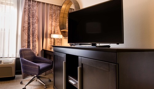 Suite, 1 King Bed, Accessible, Non Smoking