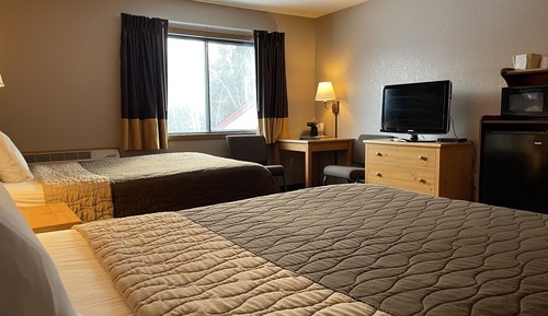 2 Queen Beds, NO PETS, Non-Smoking