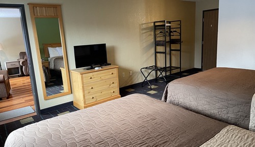 2 Queen Bed, 1 Queen Sofa, Apartment, Full Kitchen, NO PETS, Non-Smoking