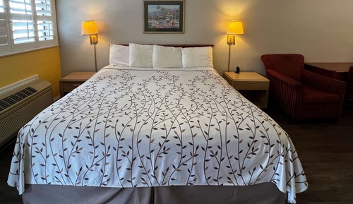 Standard Room, 1 Queen Bed, Non Smoking