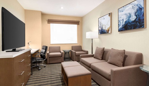 Deluxe Suite, 1 King Bed