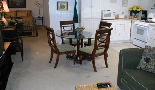 B - Apartment 1 Queen Bed, 2 Twin Beds, 1 Sofa Bed, with walk-in shower, Full Kitchen, Lower Level