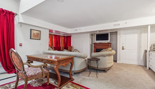 C Suite - Presidential Grand Spa 2 Person Sized Jetted Tub, 1 King Bed, 2nd Floor