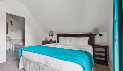 S Suite - Executive Suite w/ Spa Bath, 1 King Bed, 1 Queen Sofa Bed with 2nd Bath/Shower, 2nd Floor