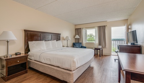 Room, 1 King Bed, Jetted Tub, River View