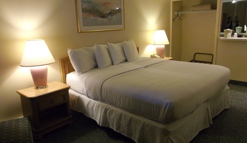 Room, 1 King Bed, Jetted Tub, Pool View