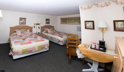 Deluxe Quadruple Room, Ensuite (Hillside Room 07)