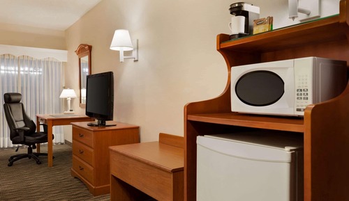 Business Room, 1 King Bed, Non Smoking (Stair Access Only)