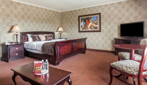 Studio Suite, 1 King Bed, Non Smoking (Stair Access Only)