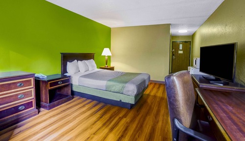 Deluxe Suite, 1 Queen Bed, Non Smoking, Hot Tub