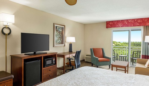 Studio Suite One King and One Sofa Bed Ocean Pool View