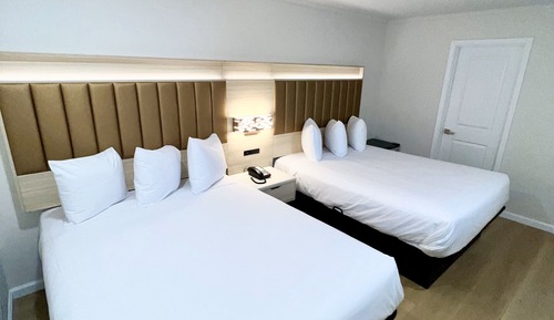 Deluxe Room, 2 Queen Beds, Non Smoking