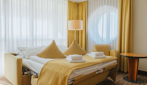 Suite, 1 King Bed, Balcony