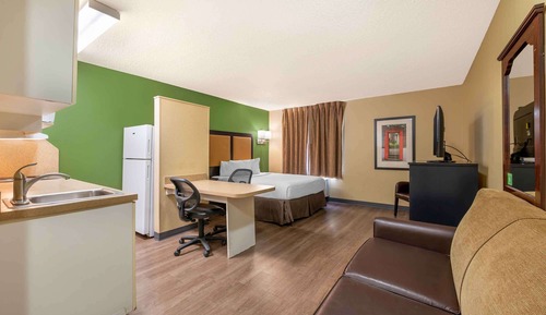 Deluxe Studio, 1 Queen Bed with Sofa bed, Non Smoking