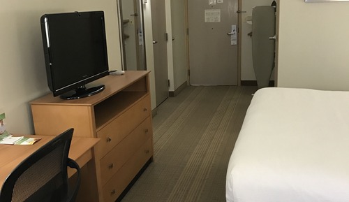 Standard Room, 1 King Bed, Mobility Accessible (Accessible Tub)