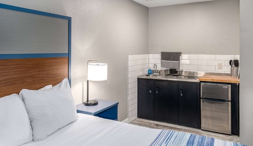 Deluxe Room, 1 Queen Bed, Non Smoking