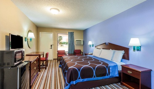 Room, 1 King Bed, Accessible, Non Smoking (Tub with Grab Bars)
