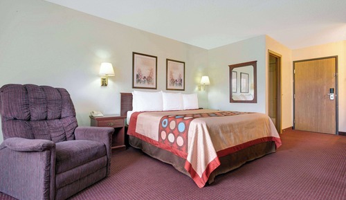 Suite, 1 King Bed, Smoking