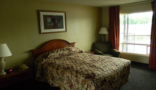 Standard Room, 1 Queen Bed