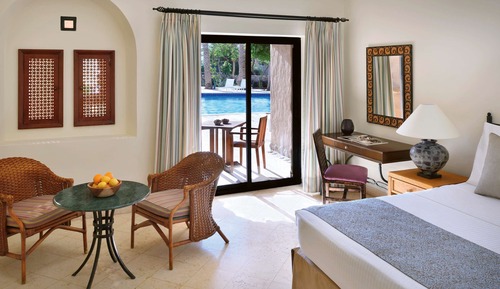Premium Room, 1 King Bed, Pool View