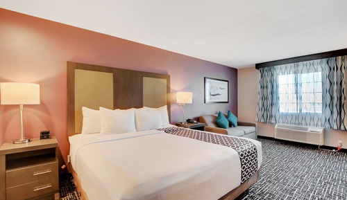 Suite, 1 King Bed, Non Smoking