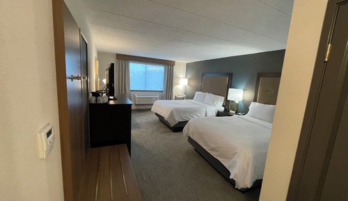 Standard Room, 2 Queen Beds, Roll-in Shower (Communications)