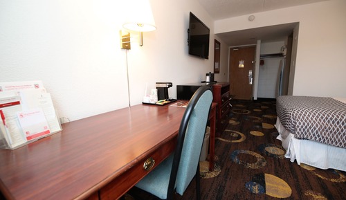 Standard Room, 1 Queen Bed