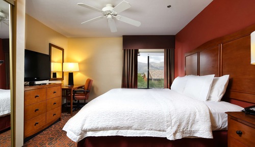 1 King Bed, Accessible, 1 Bedroom Suite, Tub, Nonsmoking
