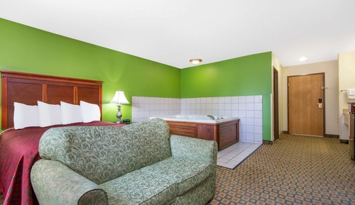 Studio Suite, 1 Queen Bed, Smoking