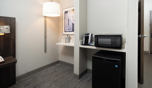 Standard Room, 1 Queen Bed, Accessible (Communications, Mobility, Access Tub)