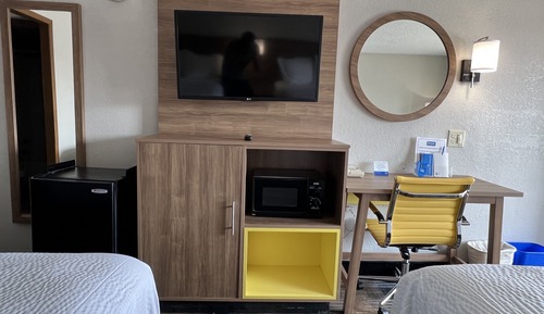 Room, 1 King Bed, Accessible, Non Smoking (Mobility, Tub w/Grab Bars)