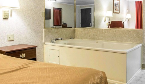 Standard Room, 1 King Bed, Non Smoking, Hot Tub