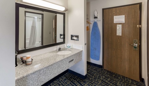 Room, 1 King Bed, Accessible, Non Smoking (Accessible Tub)
