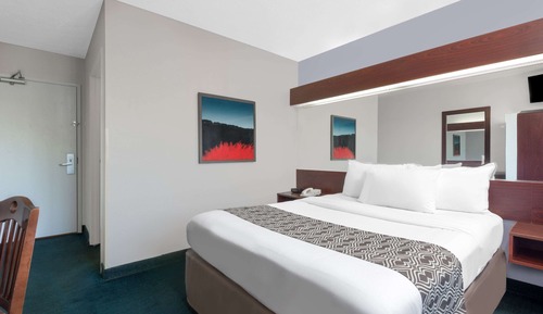 Standard Room, 1 Queen Bed, Non Smoking