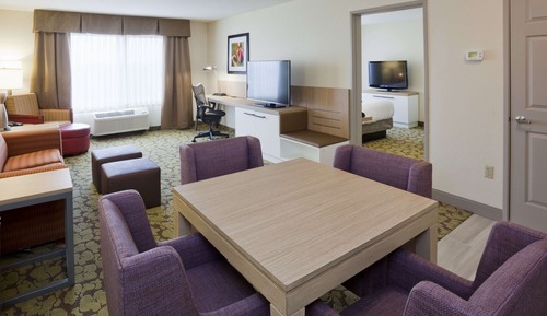 Suite, 1 King Bed, Accessible