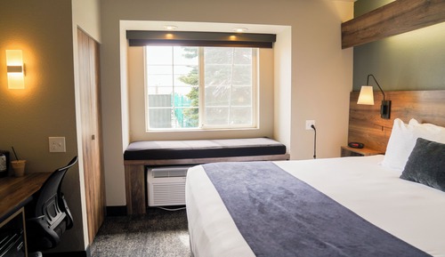 Standard Room, 1 Queen Bed