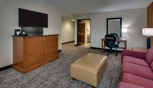 Suite, 1 King Bed with Sofa bed, Refrigerator & Microwave (Upper Floor, 2 Rooms, Sofabed)