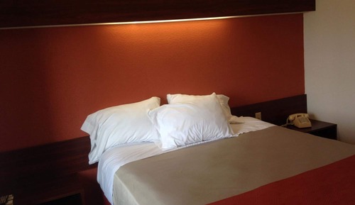 Standard Room, 1 Queen Bed, Accessible, Smoking