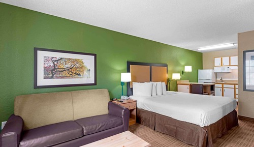 Deluxe Studio, 1 King Bed with Sofa bed, Smoking