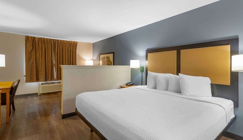 Deluxe Studio, 1 King Bed with Sofa bed, Non Smoking