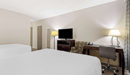2 Queen Beds, Non Smoking, Pet Friendly