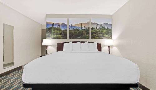 Standard Room, 1 King Bed