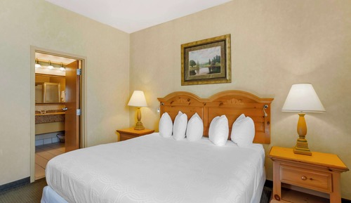 Suite, 1 King Bed, Non Smoking, Jetted Tub