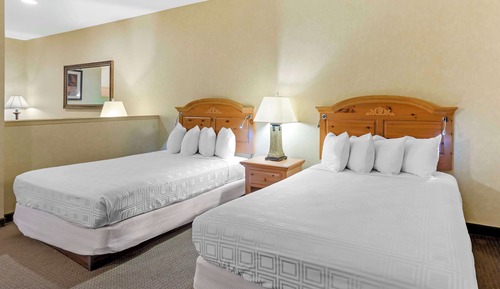 Family Suite, 2 Queen Beds, Non Smoking (with Sofabed)