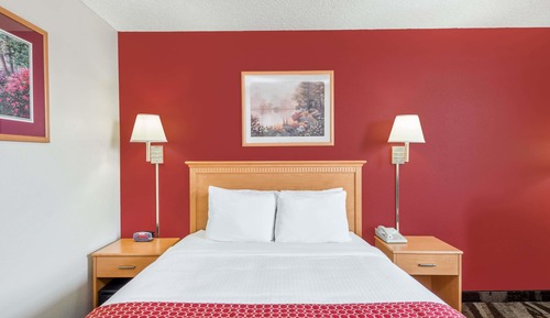 Standard Room, 1 Queen Bed