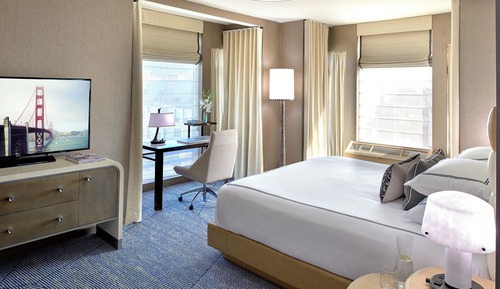 Deluxe Room, 1 King Bed, Mobility Accessible (D1)